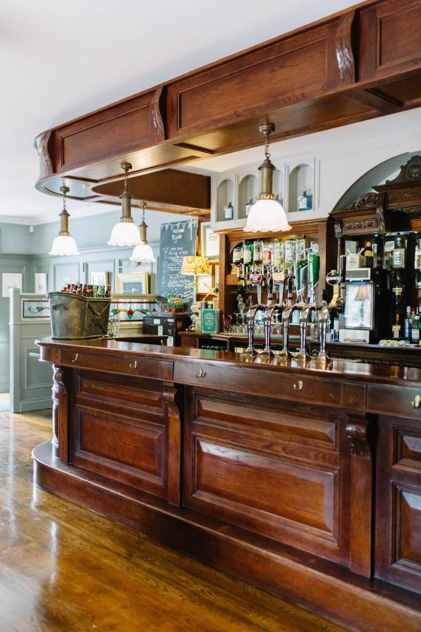 Riverbank, Country Pub And Guesthouse Каррікмакросс Екстер'єр фото